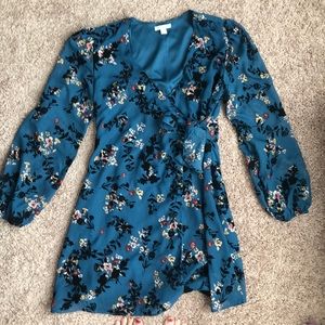 Blue floral wrap dress size small.   NWOT